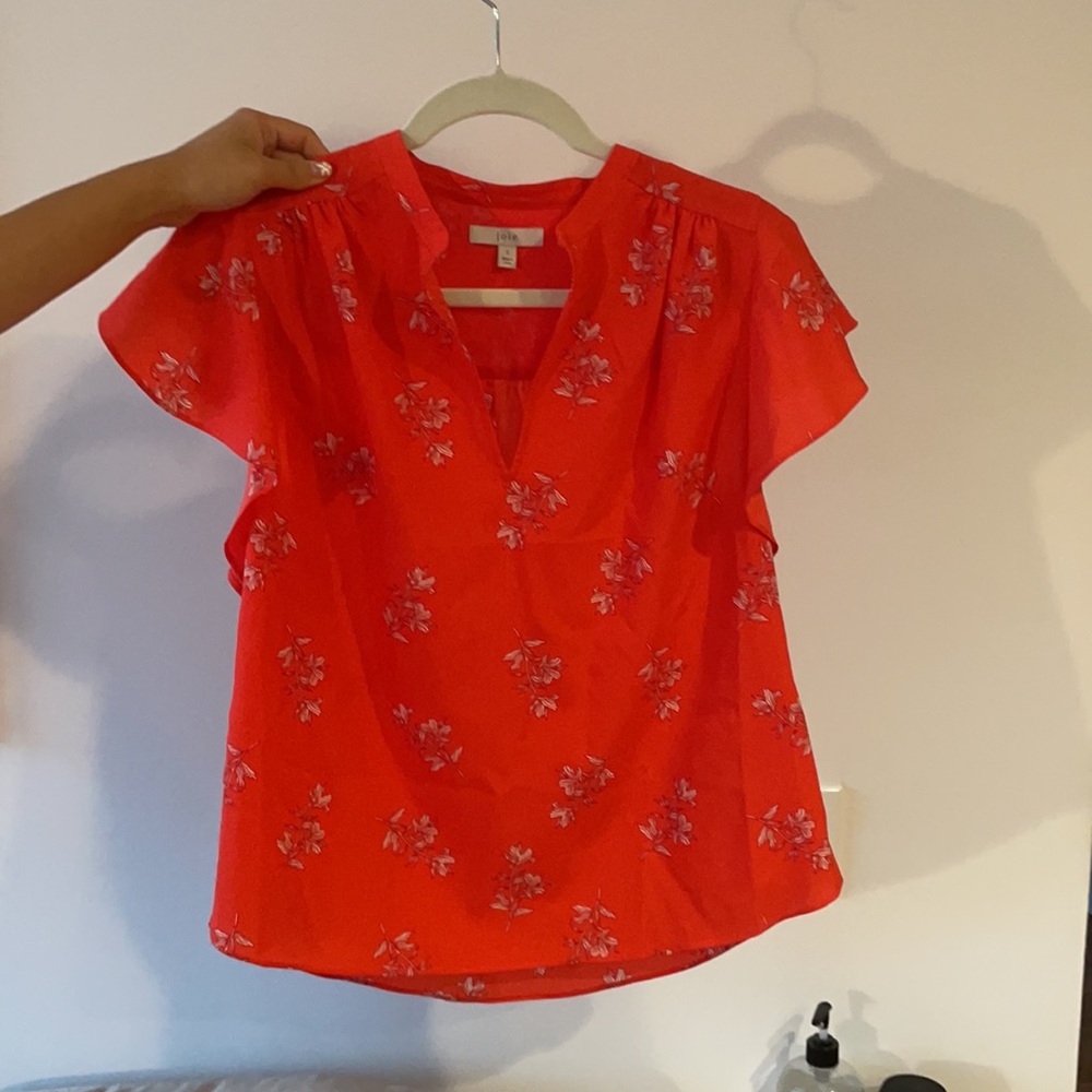 Red Joie floral top with flowy sleeves